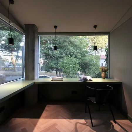 Oporto Coliving Circunvalacao 13250 게스트하우스 3*